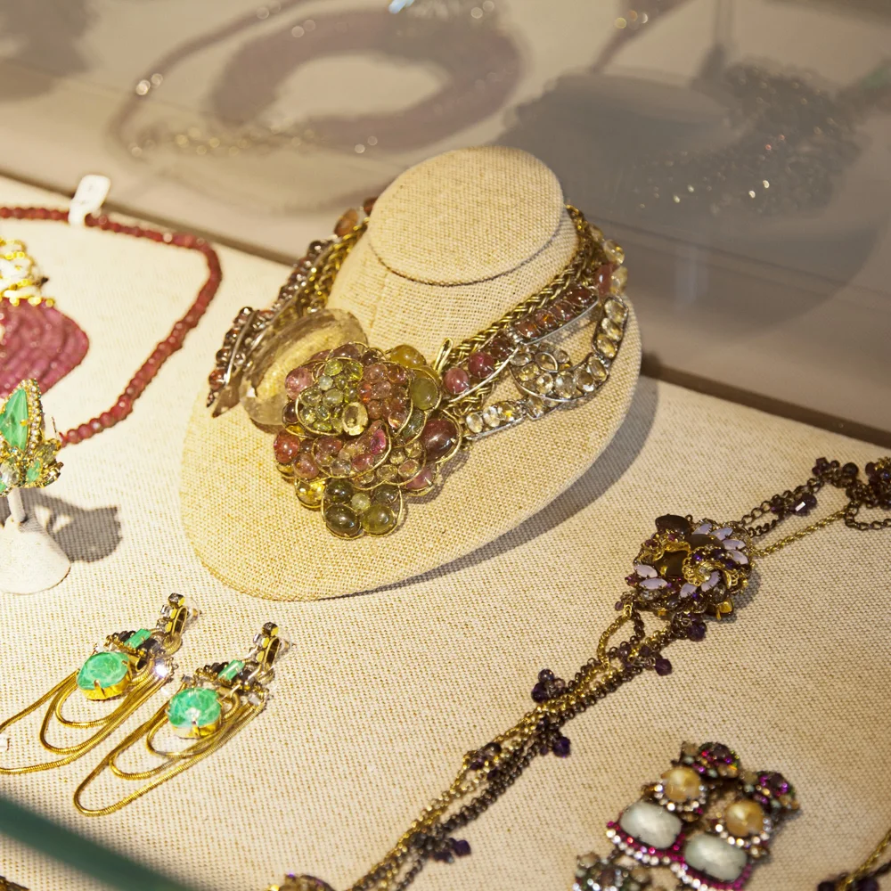 Samira 13 Jewelry business photo